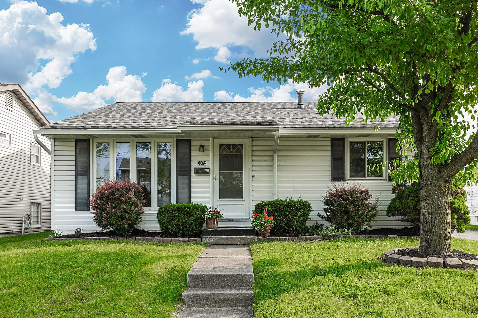 3872 Lynward Rd photo 1
