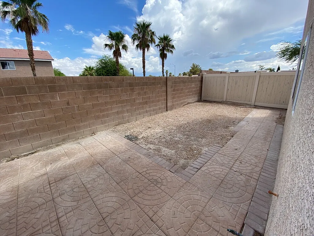 3 bed, 2.5 bath, 1805 sqft, $1,750 — Photo 2