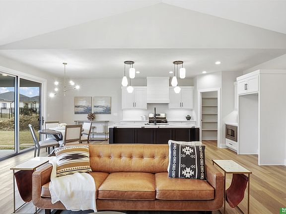 4th image of 20825 Hartman Ave