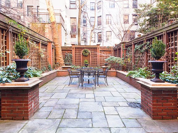 4th image of 46 E 81st St