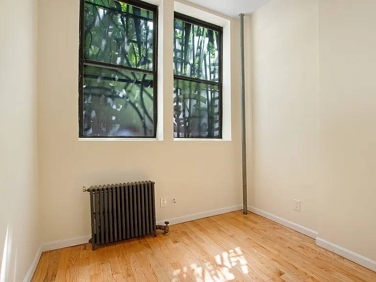 529 E 13th St #1A — Photo 8