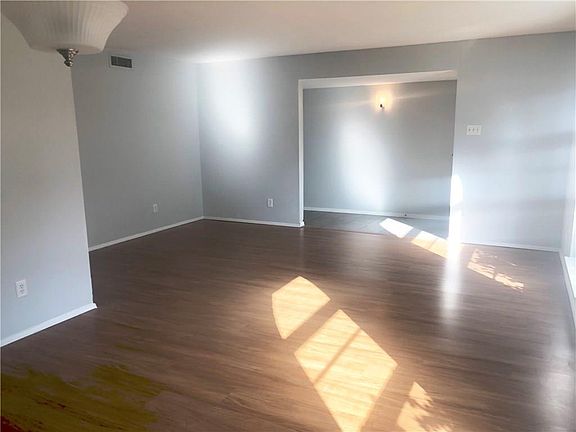 2nd image of 4425 Mayflower Dr