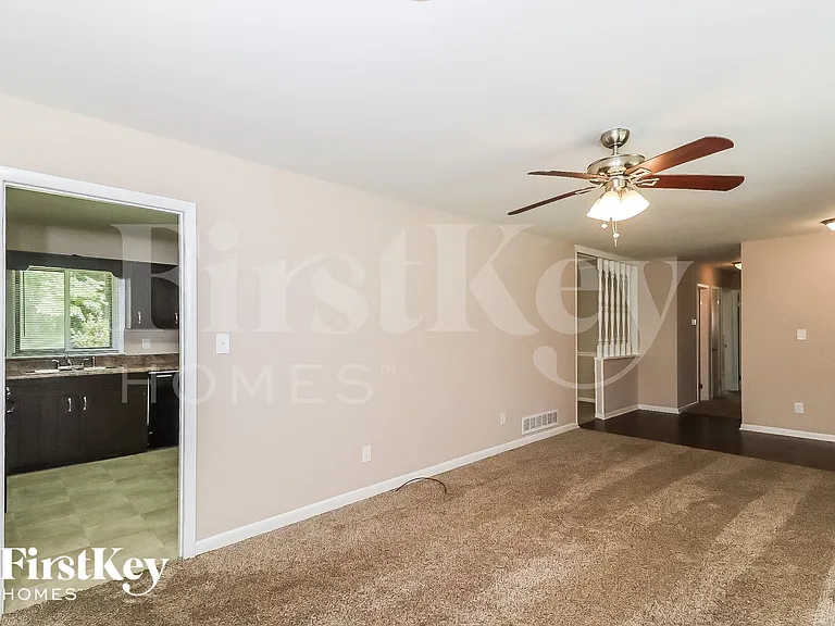 2932 Tiffany Dr SW — Photo 4