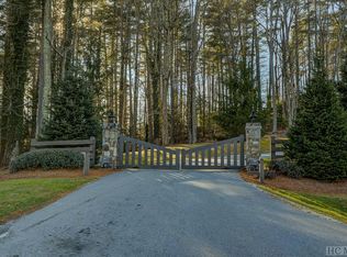 135 Lonesome Valley Rd, Glenville, NC 28736