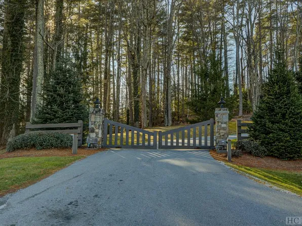 135 Lonesome Valley Rd, Glenville, NC 28736