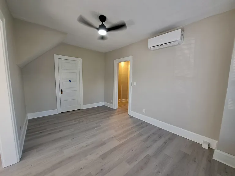52 N Collier St — Photo 3
