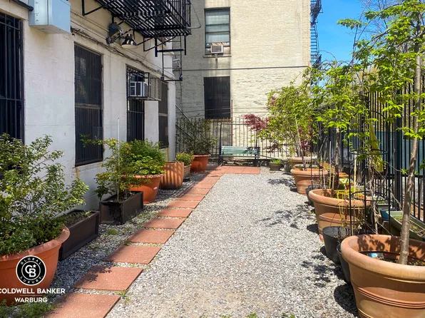 930 Saint Nicholas Avenue image 7 of 10