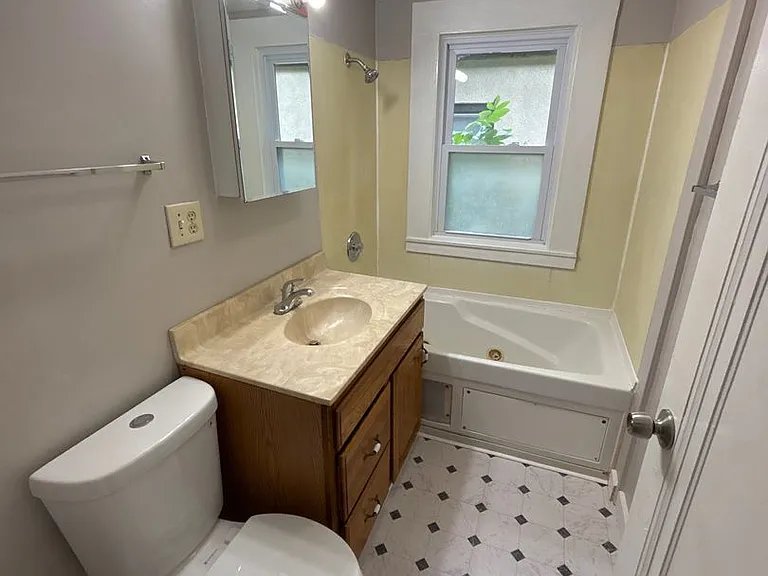 4711 Camden Ave N — Photo 4