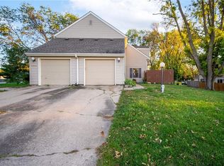 8608 Wildflower Ln, Urbandale, IA 50322