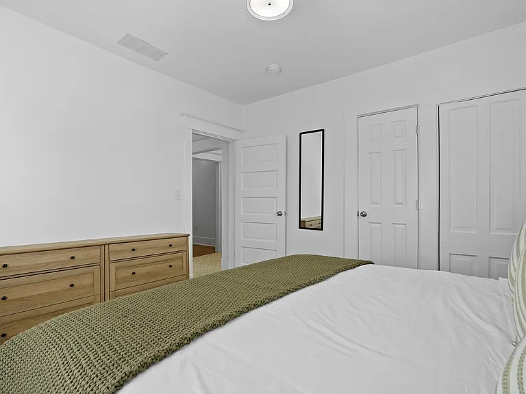 1004 E 33rd St #1/2 — Photo 28