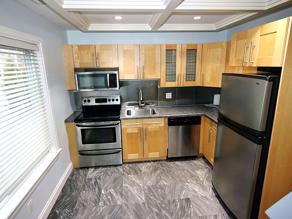 Eat-in Kitchen