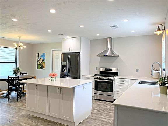 3rd image of 115 Sea Holly Cir
