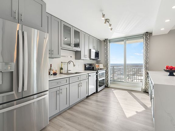 4th image of 6007 N Sheridan Rd APT 22K