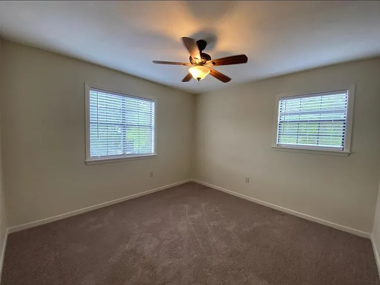 302 Lindale St #B — Photo 15
