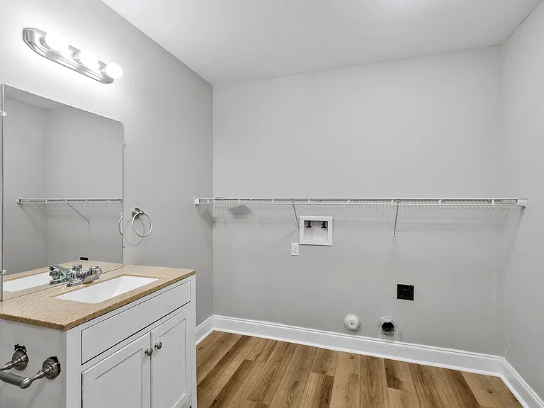Crestview Apartments — Photo 14