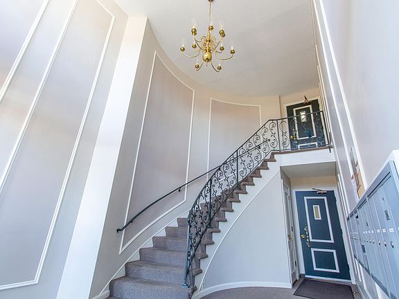 3rd image of 216 University Pkwy #1