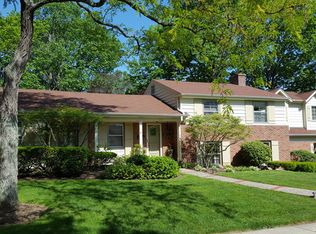 551 Woodvale Ave, Deerfield, IL 60015