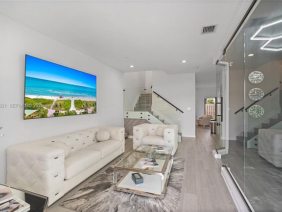 4th image of 28500 SW 133rd Path