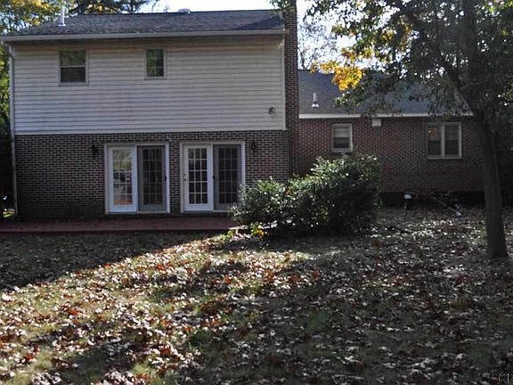 5th image of 326 Alexander Ave