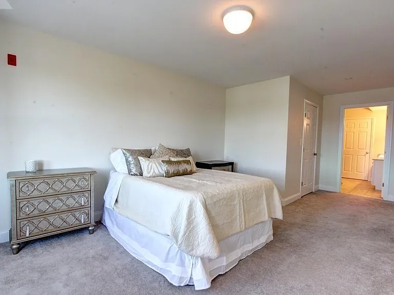 120 Wyllis Ave #118 — Photo 6