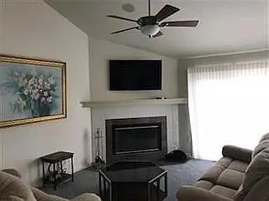 2 bed, 1596 sqft, $3,000 — Photo 3