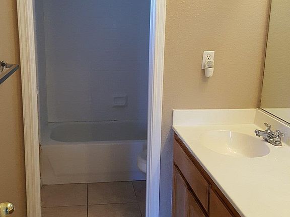 3rd image of 939 Platinum Ave
