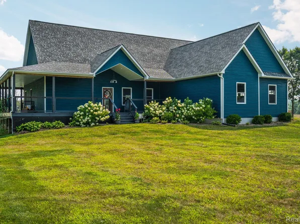 10465 Seymour Rd, Gaines, MI 48436