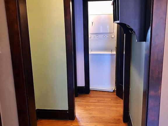 3rd image of 2102 W Montrose Ave APT 2