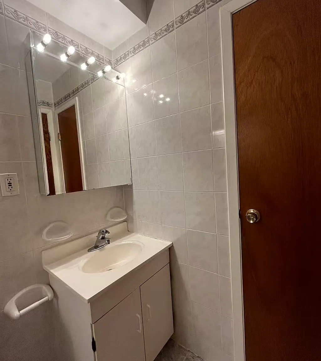 3 bed, 1200 sqft, $3,200 — Photo 3