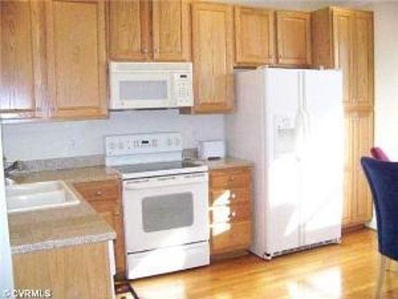 4th image of 709 Holly St