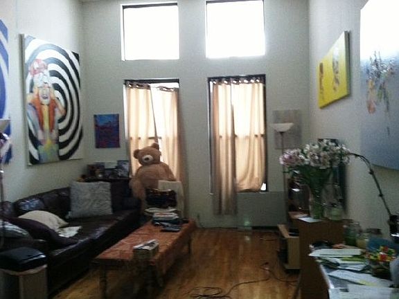3rd image of 81 Nassau St APT 4f