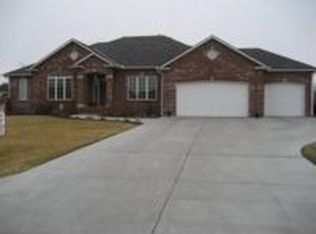 4009 Deer Ridge Dr, Hutchinson, KS 67502