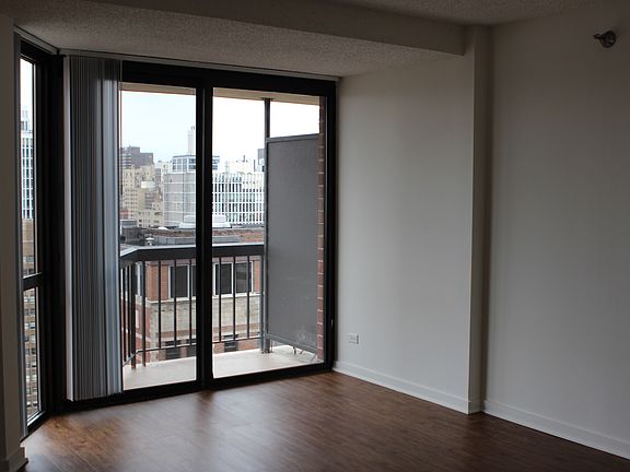 2nd image of 1131 N Dearborn St #34
