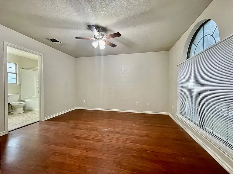 1825 Pearce Ct — Photo 9