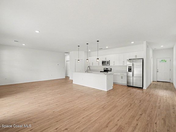 5th image of 333 Krassner Dr NW