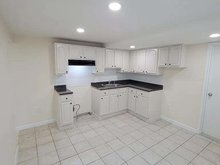 228 Orchard St #3L — Photo 6