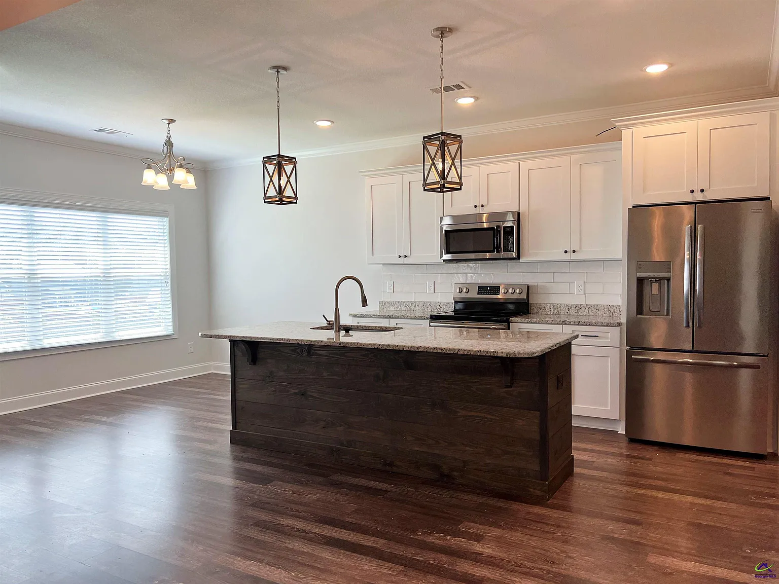 4 bed, 2.0 bath, 1916 sqft, $1,900 — Photo 4