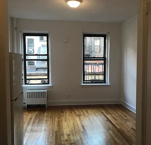 220 W 17th St #4C — Photo 3