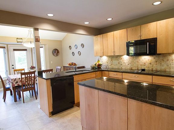 5th image of 32685 Shadowbrook Dr