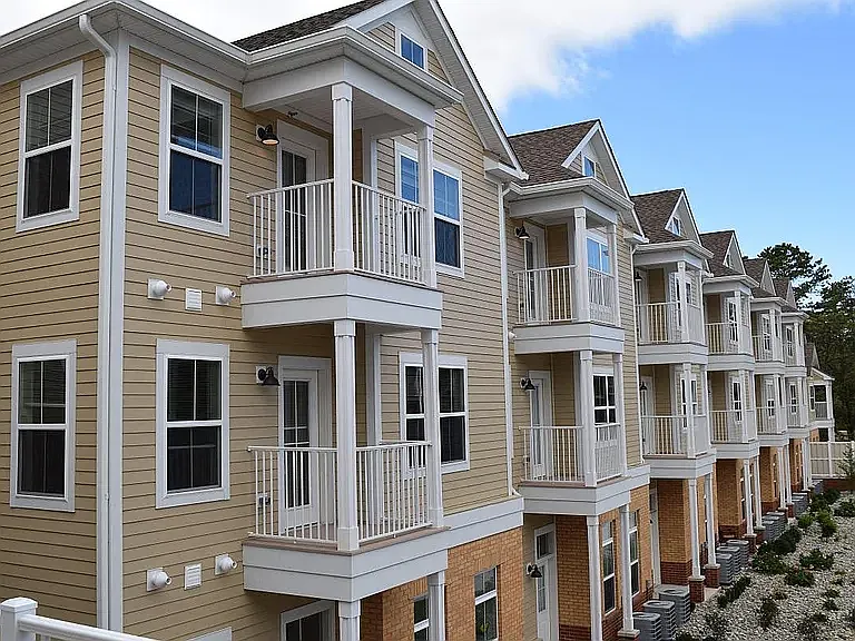 101 Veterans Blvd — Photo 12