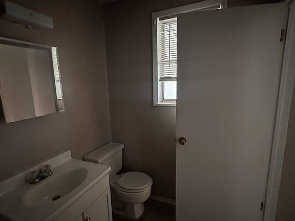 3rd image of 122 E Leona St #B