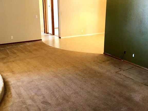 5th image of 16874 Lambert Ln