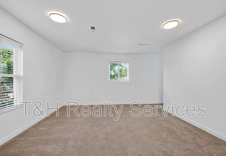 210 N Keystone Ave — Photo 25