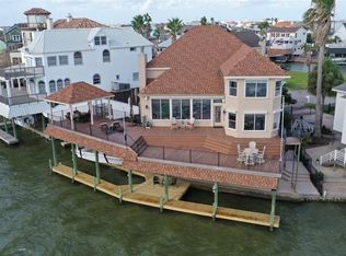 1207 Oahu Dr, Tiki Island, TX 77554