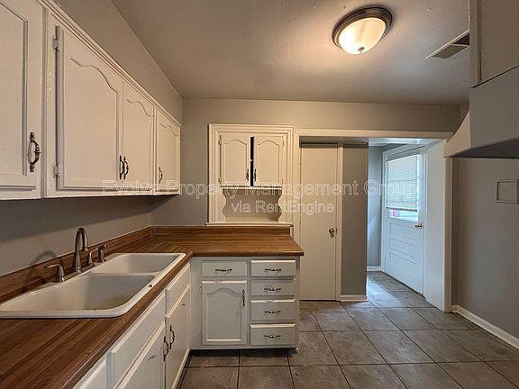 4th image of 3723 Wilshire Rd