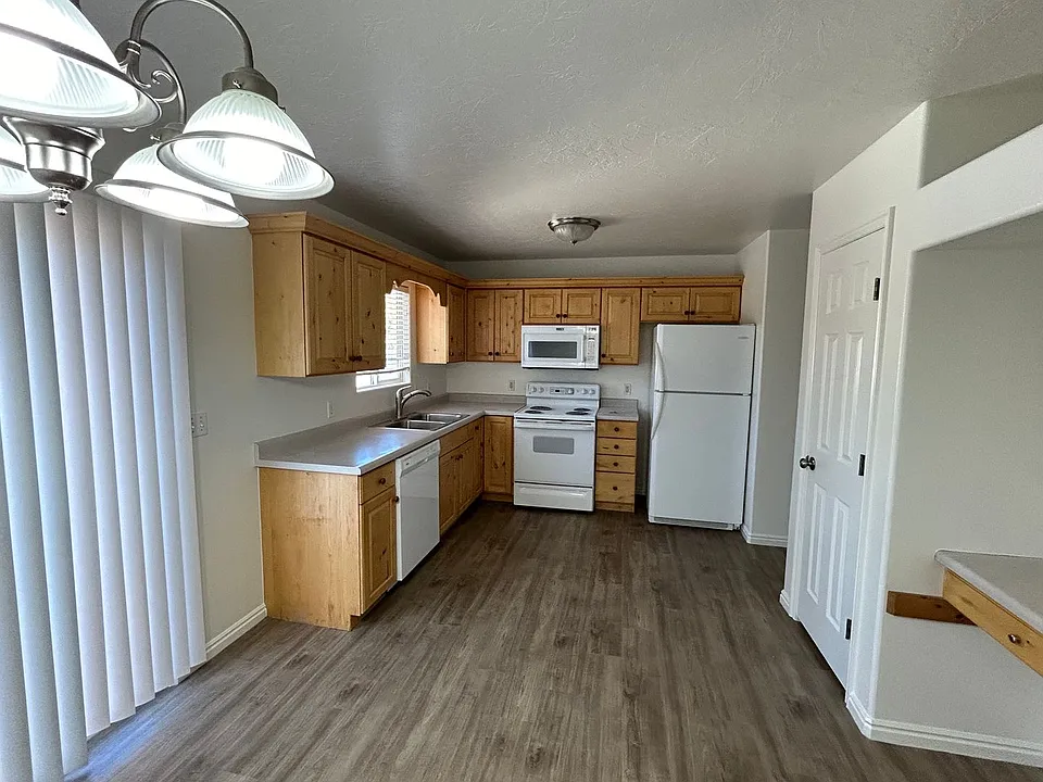 1735 W 540 N #1604