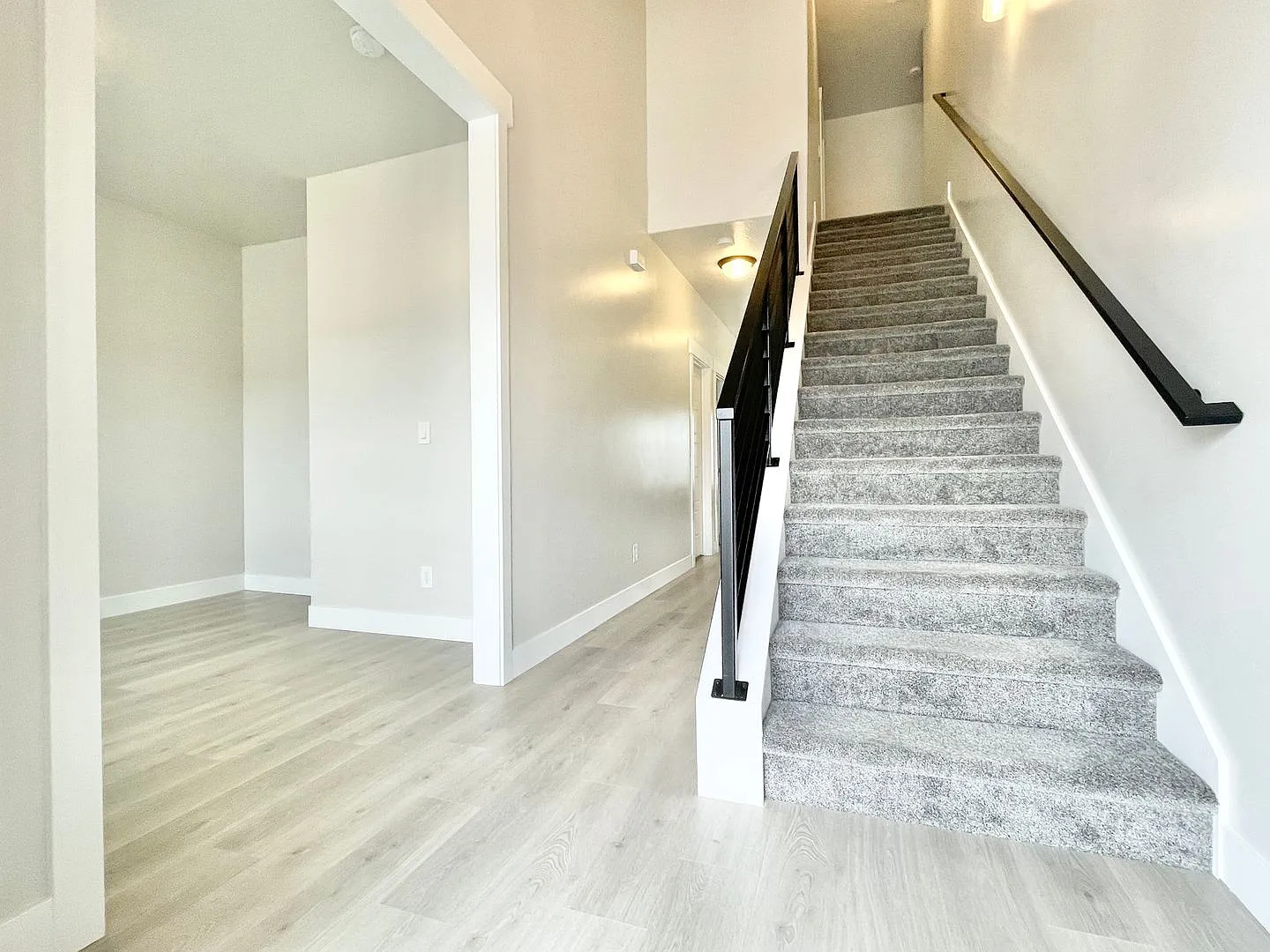 Beautiful Lehi Townhome at The Exchange! — Photo 2