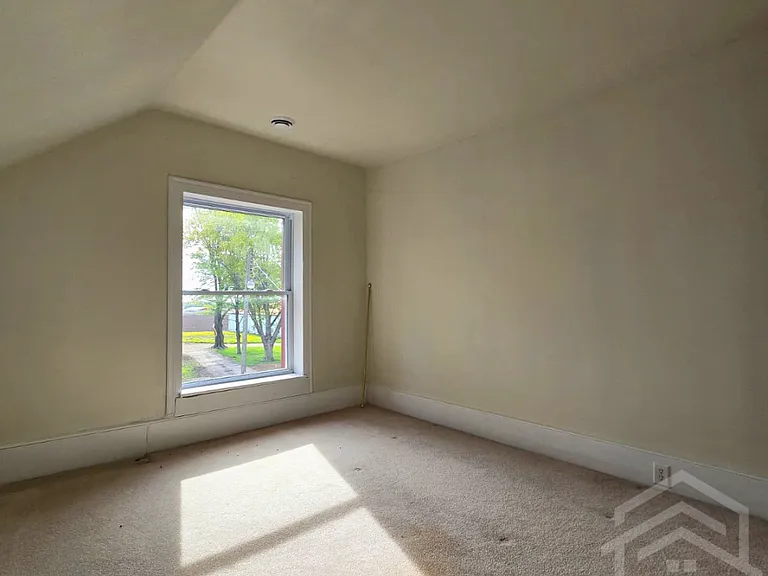 545482 Pattullo Ave #1 — Photo 8