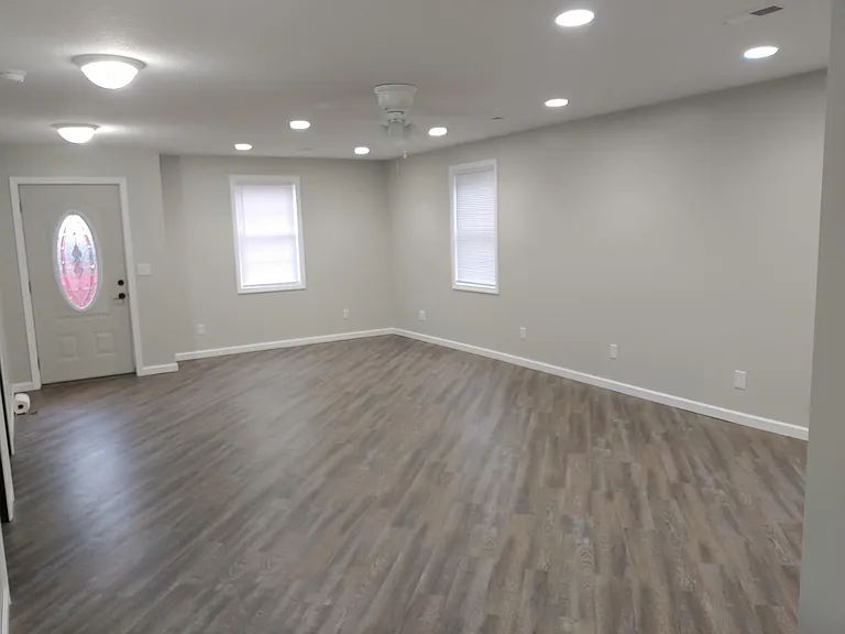 609A S Main St — Photo 15