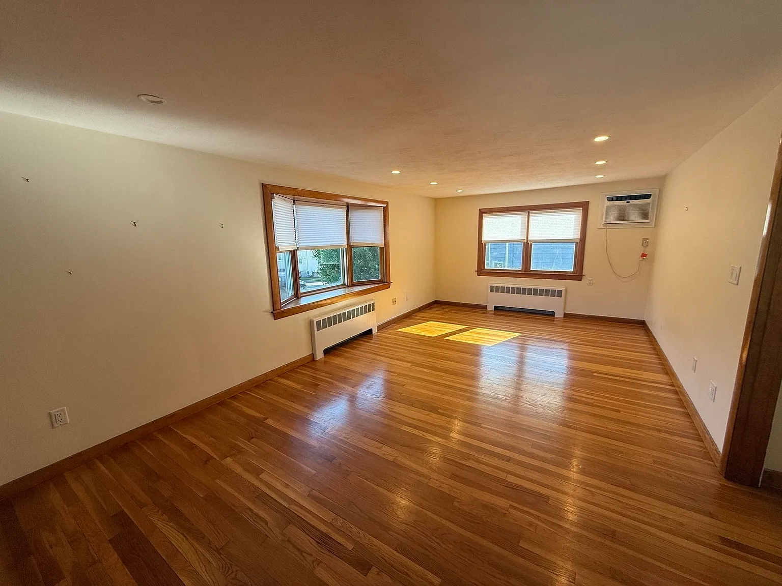2 bed, 1.0 bath, 1189 sqft, $2,700 — Photo 4